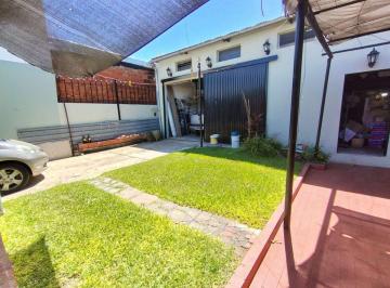 Casa · 126m² · 3 Ambientes · 5 Cocheras · Venta Casa con Gran Galpon - 126 m Cub / 300 m Lote