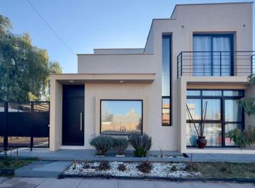 Casa · 143m² · 4 Ambientes · Casa en Alquiler Barrio Furlotti, Maipú, Mendoza.