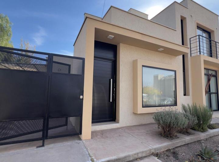 Casa · 143m² · 4 Ambientes