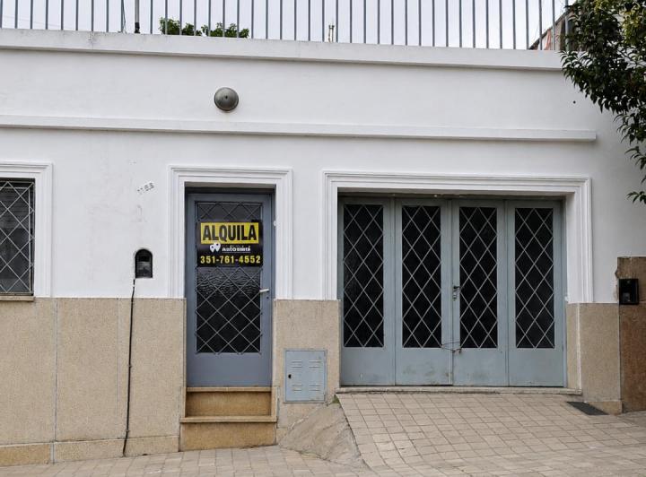Casa · 80m² · 7 Ambientes · 1 Cochera