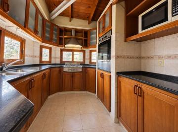 Casa · 240m² · 7 Ambientes · 2 Cocheras · Casa a La Venta en La Plata