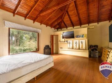 Casa · 238m² · 5 Ambientes · 2 Cocheras · Casa en Venta en City Bell