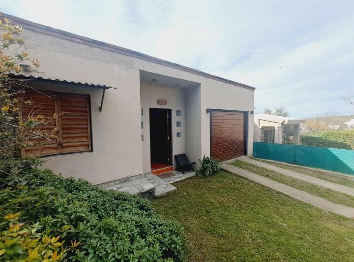 Casa · 65m² · 5 Ambientes · 1 Cochera