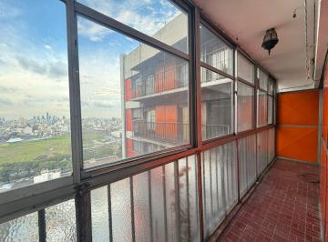 Departamento · 48m² · 3 Ambientes · Alquiler 3 Amb P. Patricios Piso Alto con Balcon.