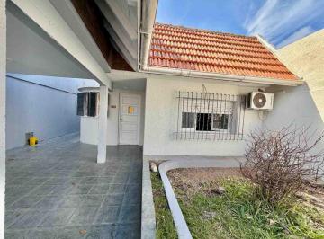 Casa · 114m² · 3 Ambientes · 1 Cochera · Venta Casa Quilmes