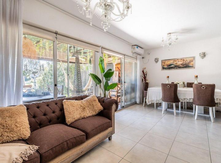 Casa · 105m² · 5 Ambientes · 2 Cocheras