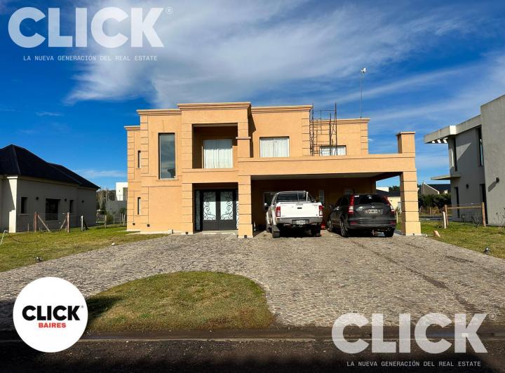 Casa · 230m² · 5 Ambientes · 4 Cocheras
