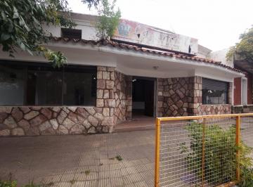 Casa · 200m² · 5 Ambientes · Alquiler Casona Para Uso Comercial en Saldan!