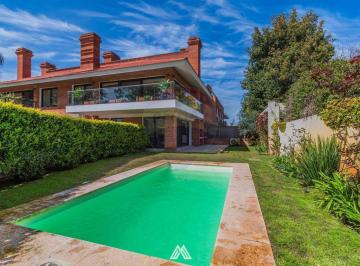 Departamento · 214m² · 5 Ambientes · 3 Cocheras · Alquiler Carrasco, 3 Suites Jardín Piscina Privada