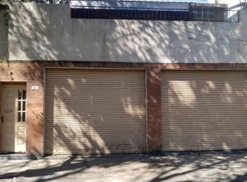 PH · 138m² · 4 Ambientes · PH 4 Amb en Venta con Locales, Patio en Sáenz Peña