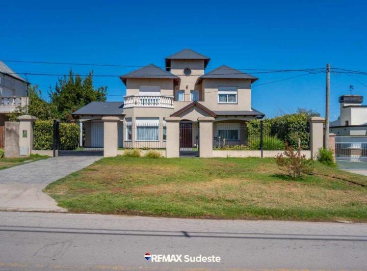 Casa · 223m² · 5 Ambientes · 1 Cochera