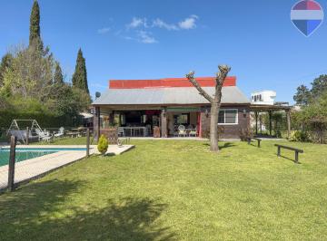 Casa · 80m² · 3 Ambientes · 2 Cocheras · Casa Venta 3 Amb Sakura con Pileta /quincho/coche