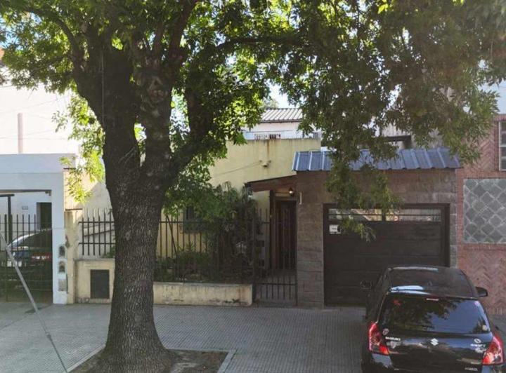 Casa · 180m² · 9 Ambientes · 3 Cocheras