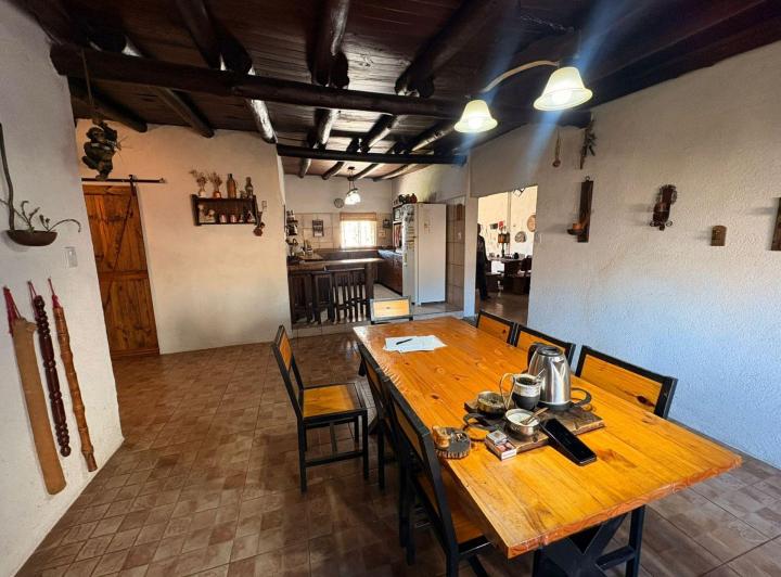 Casa · 227000m² · 5 Ambientes · 1 Cochera
