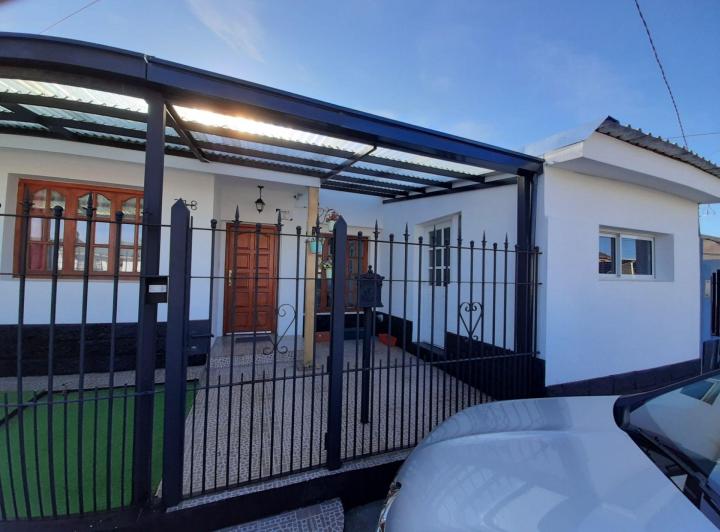 Casa · 230m² · 10 Ambientes · 1 Cochera