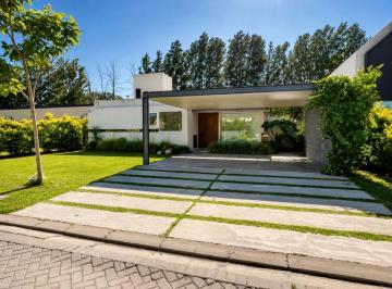 Casa · 249m² · 4 Ambientes · 2 Cocheras · Casa en Venta "La Antonella" Zavalla