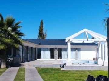 Casa · 470m² · 8 Ambientes · 3 Cocheras · Casa con Piscina, 4 Dorm., Rodeo del Medio