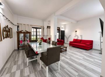 Casa · 150m² · 4 Ambientes · 1 Cochera · Venta de Casa con Quincho y Pileta - San Miguel
