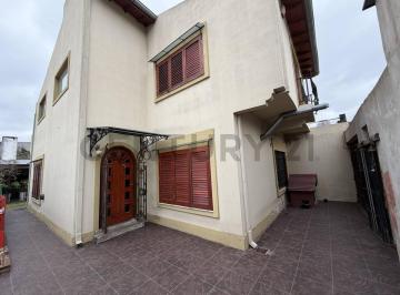 Casa · 239m² · 4 Ambientes · 2 Cocheras · Casa en Venta | 3 Amb. | Local Comercial | Morón