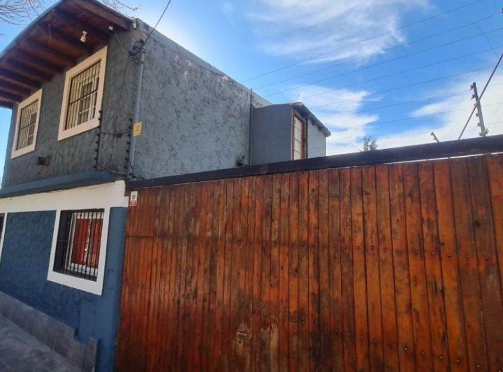 Casa · 90m² · 4 Ambientes · 5 Cocheras