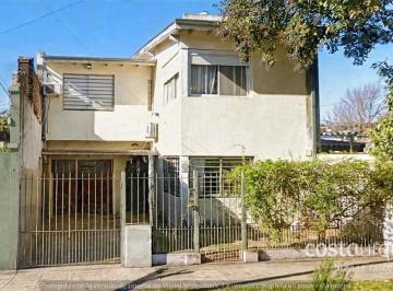 Casa · 170m² · 6 Ambientes · 1 Cochera · Casa en Villa Adelina, 5 Dorm., Jardín, Cochera.