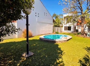 Casa · 120m² · 4 Ambientes · 1 Cochera · Casa Venta 5 Ambientes Piscina Ituzaingo Norte