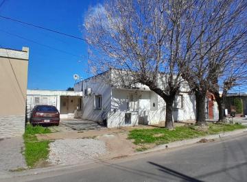 Casa · 119m² · 3 Ambientes · 1 Cochera · Venta de Casa en La Emilia Dos Dorm y Apta Credito