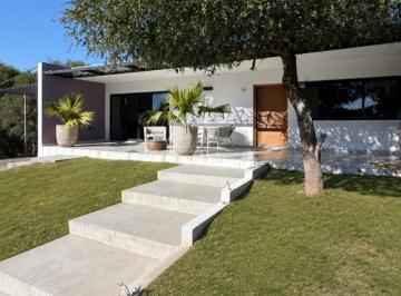 Casa · 137m² · 4 Ambientes · 1 Cochera · Venta Casa 3 Dorm. con Piscina – Las Cañitas Mamagueño