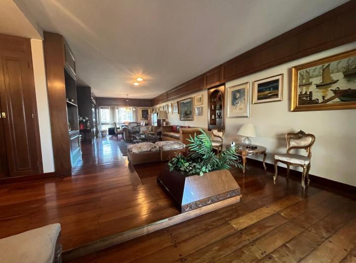 Departamento · 241m² · 6 Ambientes · 2 Cocheras