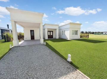 Casa · 200m² · 4 Ambientes · 1 Cochera · Casa en Alquiler Haras del Sur III Barrio Las Araucarias