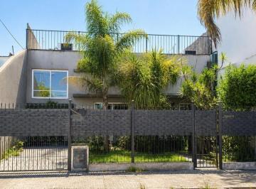 Casa · 250m² · 7 Ambientes · 3 Cocheras · Venta Gran Casa 330 m², Lo Mejor de José L. Suarez