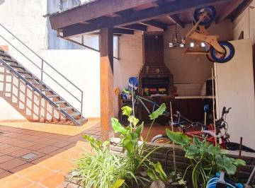 Casa · 194m² · 5 Ambientes · 2 Cocheras · Casa 5 Ambientes, Patio, Terraza, Cochera, Proxima a Estación Florida - Mitre - en Venta.