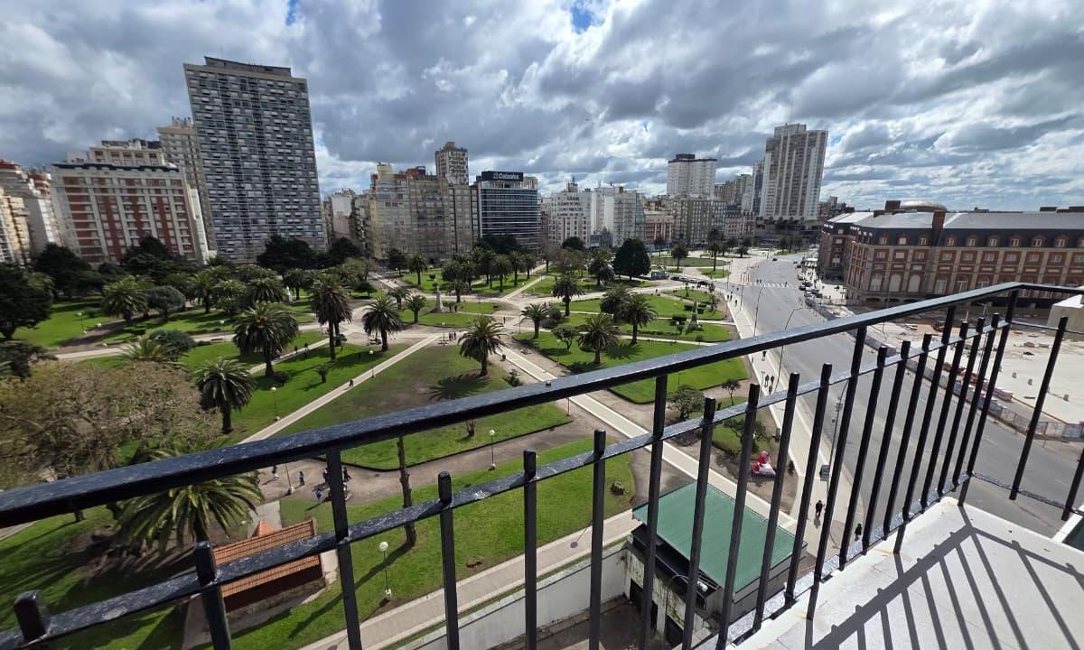 Departamento de 3 ambientes con vista total a Plaza Colon