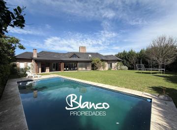 Casa · 207m² · 5 Ambientes · 1 Cochera · Casa en Venta en Los Robles, Haras Santa Maria, Escobar