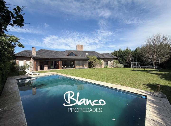 Casa · 207m² · 5 Ambientes · 1 Cochera