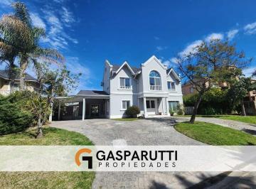 Casa · 220m² · 4 Ambientes · 7 Cocheras · Casa en Venta en Barrio Septiembre Escobar - Apto Crédito!