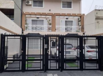 Departamento de 4 ambientes, Quilmes · Excelente Propiedad en Primer Piso por Escalera Desarrollada en Dos Plantas
