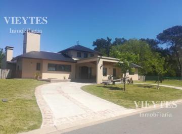 Casa · 236m² · 6 Ambientes · 2 Cocheras · Casa de Campo en Barrio Privado Monet!