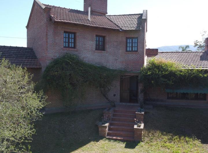 Casa · 4000m² · 7 Ambientes · 1 Cochera