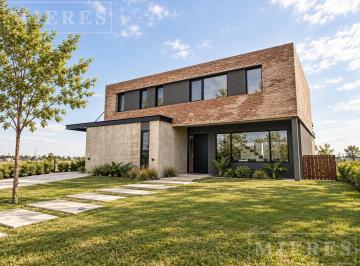 Casa · 288m² · 5 Ambientes · 1 Cochera · Casa en Venta Barrio Amarras Puertos Escobar