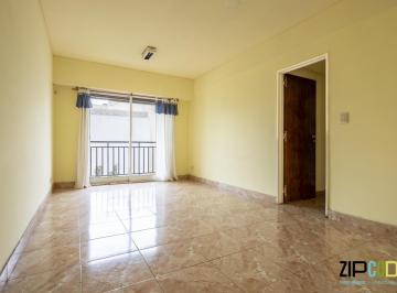Departamento · 70m² · 4 Ambientes · Venta Semipiso de 4 Ambientes en La Mejor Zona de Villa del Parque