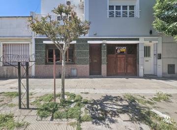 Casa · 247m² · 6 Ambientes · 1 Cochera · Patricios 576