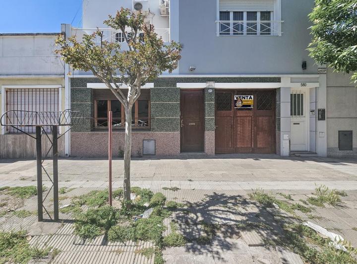 Casa · 247m² · 6 Ambientes · 1 Cochera