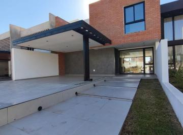 Casa · 220m² · 8 Ambientes · 2 Cocheras · Casa en Campo Chico Urbanización Residencial