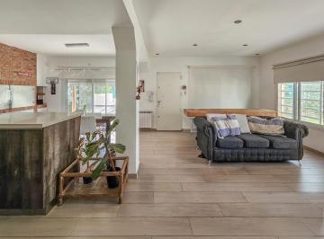 Casa · 185m² · 4 Ambientes · 2 Cocheras · Lahual 36