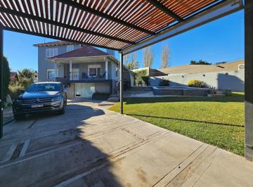 Casa · 253m² · 5 Ambientes · 2 Cocheras · Ñancu 270