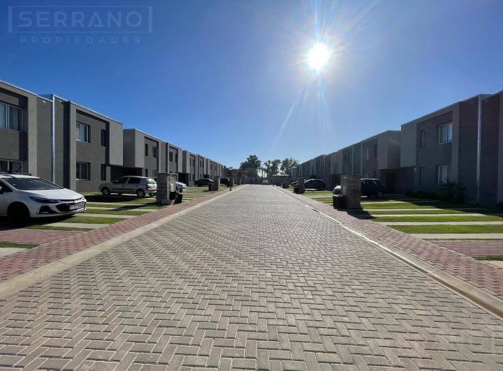 Casa · 104m² · 5 Ambientes · 2 Cocheras