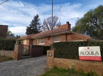 Casa · 1200m² · 4 Ambientes · 1 Cochera · Alquiler - 3 Dorm. - con Pileta - Frente Al Parque Garcia Lorca