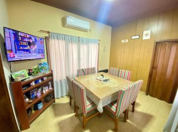 Casa · 191m² · 5 Ambientes · 1 Cochera · Casa en Venta 5 Amb. a Mtrs. de Av 25 de Mayo