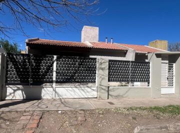 Casa · 50m² · 3 Ambientes · 2 Cocheras · Se Vende Casa en Barrio Los Eucaliptus